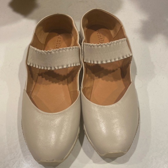 gentle souls Shoes - Gentle Souls Luca Ruffled Strap Leather Shoes, Size 7 1/2M